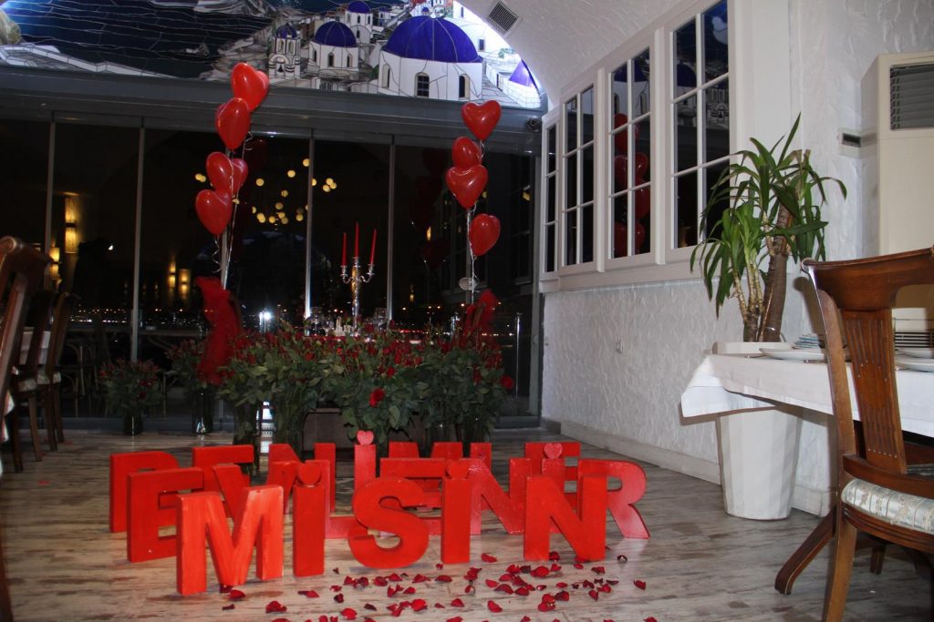 Restoranda Yapılabilecek İlginç Evlilik Teklifleri